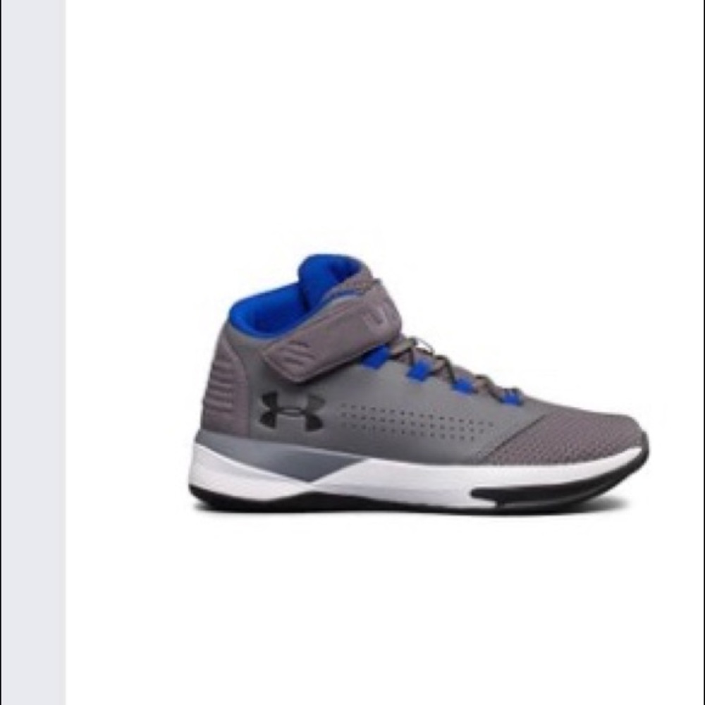 Under Armour Boys Youth size 5.5